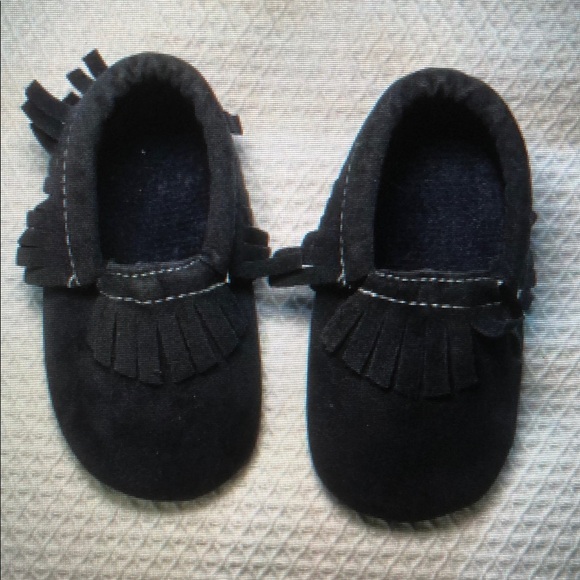 Baby Moccasins Blue Fringe Approx Size 3 Soft Sole Unisex Crawling Shoes Newborn - Picture 1 of 1